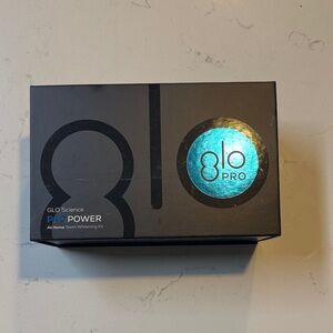 GLO Science Teeth Whitening Kit with Blue Accents